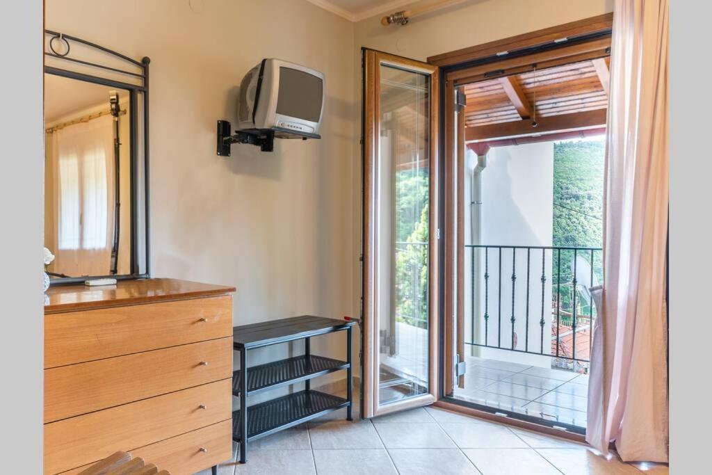 Small House With Garden & View Promirion エクステリア 写真