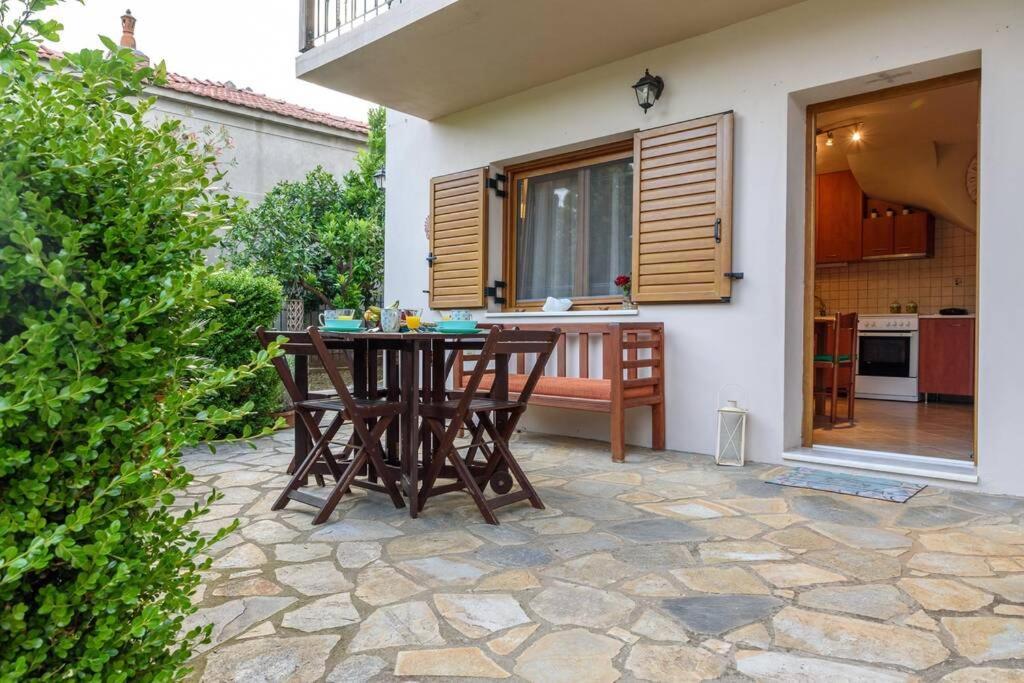 Small House With Garden & View Promirion エクステリア 写真